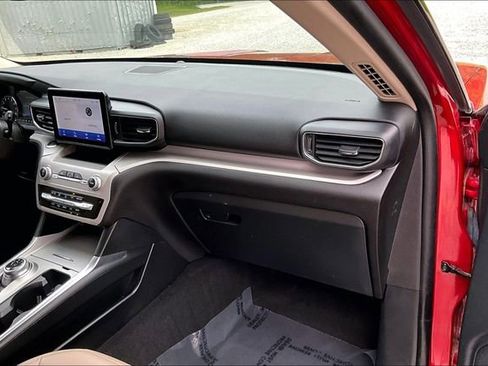 Used 2023 Ford Explorer XLT w/ Equipment Group 202A AWD/4WD image 15
