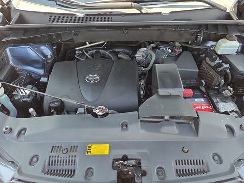 Certified 2019 Toyota Highlander Limited AWD/4WD image 35