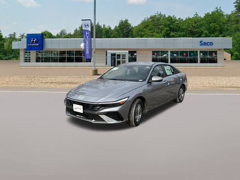 New 2026 Hyundai Elantra SE FWD image 2