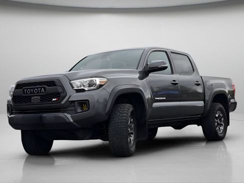 Used 2019 Toyota Tacoma TRD Off-Road w/ Technology Package AWD/4WD image 18