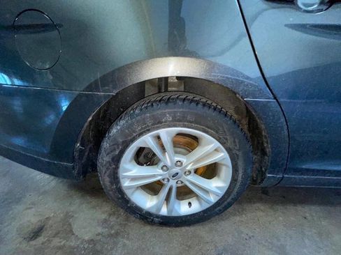 Used 2016 Ford Taurus SE image 15