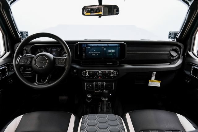 Used 2025 Jeep Gladiator Sport AWD/4WD image 13