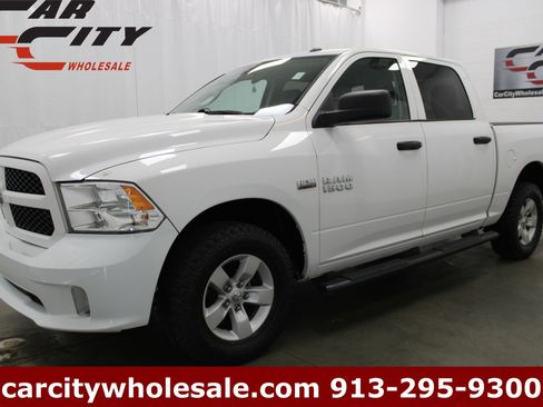 Used 2017 RAM 1500 Express image 1