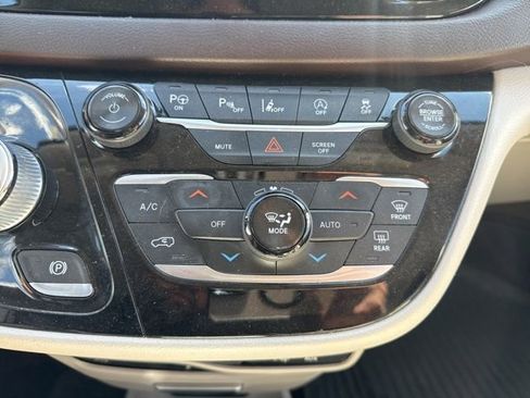 Used 2018 Chrysler Pacifica Touring-L Plus w/ Advanced Safetytec Group FWD image 15