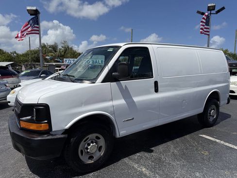 Used 2005 Chevrolet Express 2500 RWD image 2