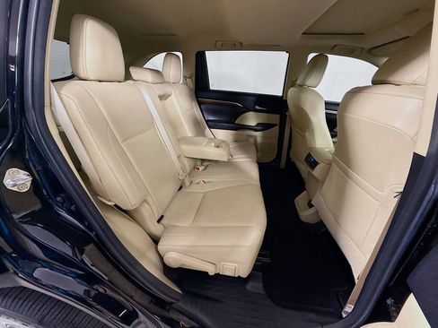 Used 2018 Toyota Highlander Limited image 29