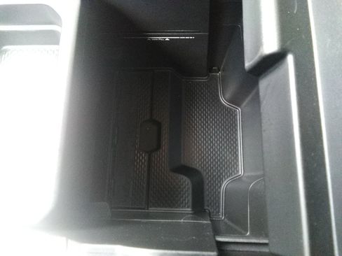 Used 2022 RAM 1500 Laramie AWD/4WD image 17