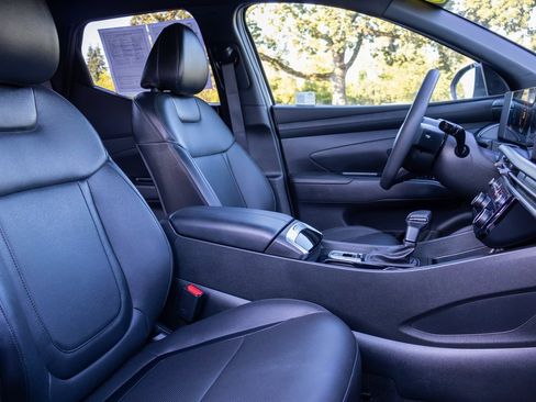 Certified 2025 Hyundai Santa Cruz SEL image 12