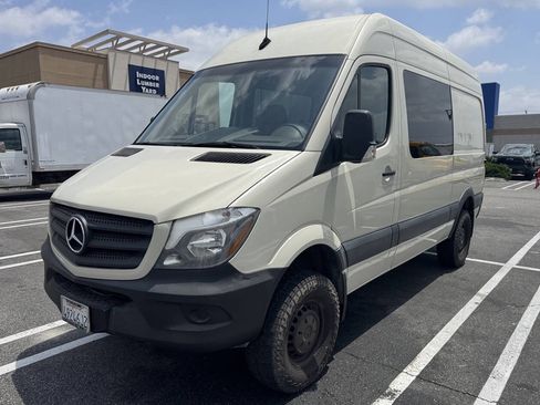 Used 2017 Mercedes-Benz Sprinter 2500 image 4
