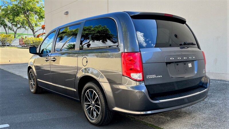 Used 2019 Dodge Grand Caravan GT FWD image 3