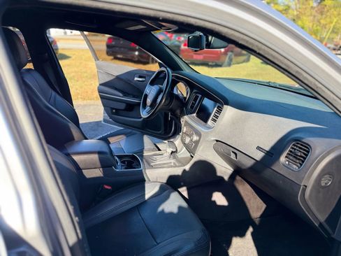 Used 2017 Dodge Charger SXT image 13
