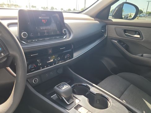 Used 2023 Nissan Rogue SV FWD image 21
