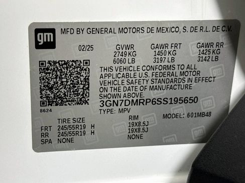 Used 2025 Chevrolet Equinox EV LT w/ Comfort Package FWD image 30