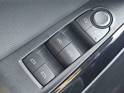 Used 2026 Chevrolet Equinox LT FWD image 25