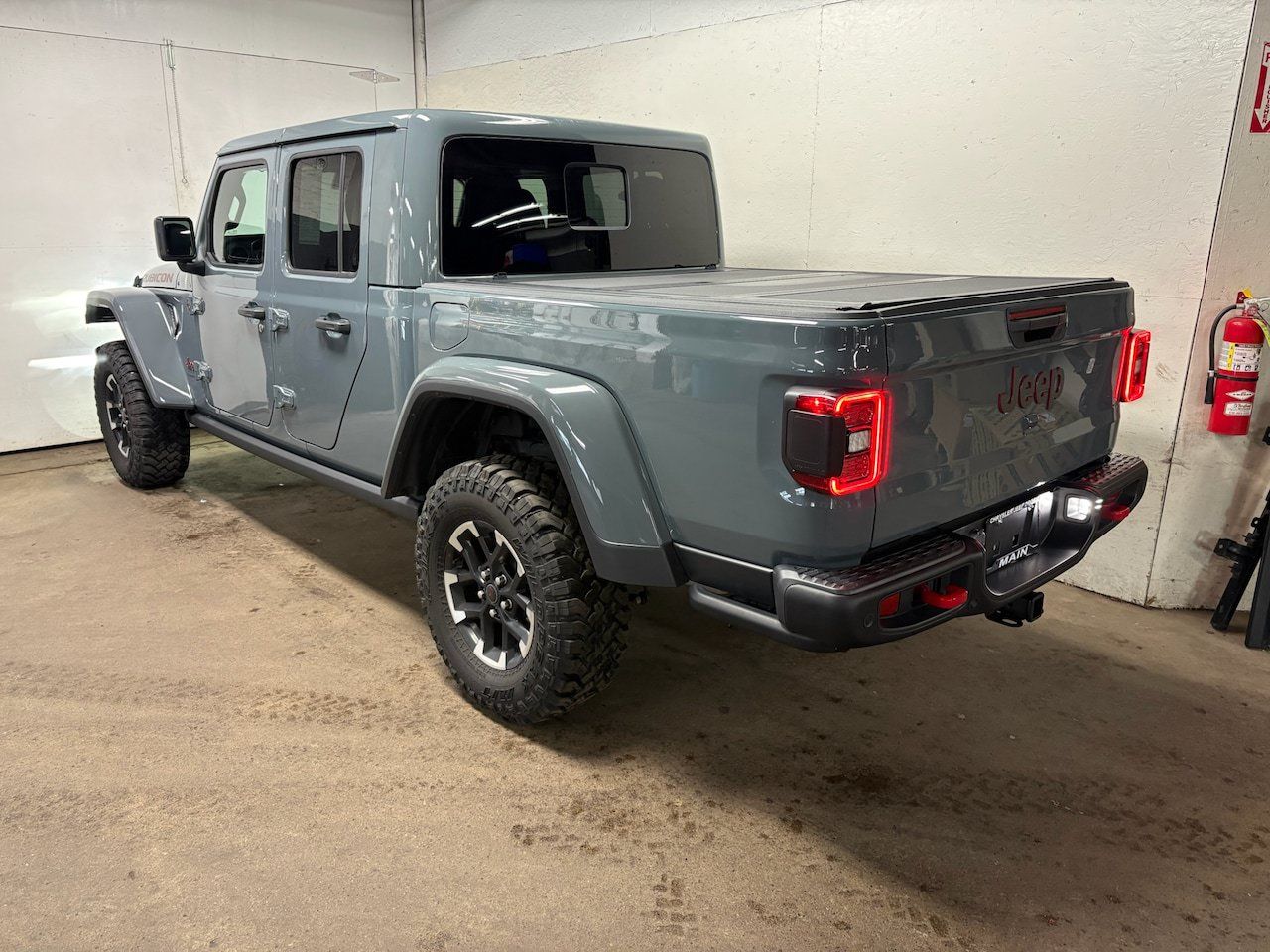 Used 2024 Jeep Gladiator Rubicon AWD/4WD image 7