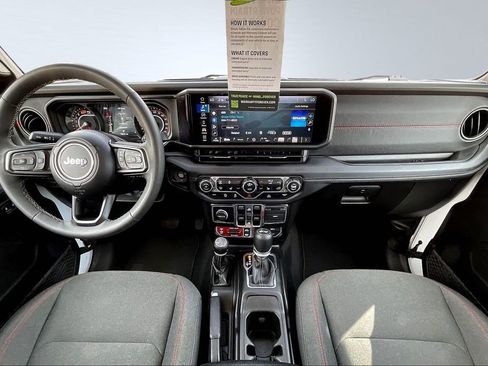 Used 2025 Jeep Wrangler Unlimited Rubicon w/ Convenience Group image 8