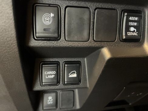 Used 2024 Nissan Frontier SV w/ Technology Package AWD/4WD image 12