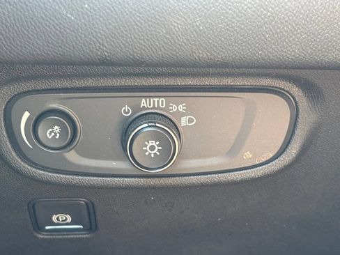 Used 2022 GMC Terrain SLE AWD/4WD image 25
