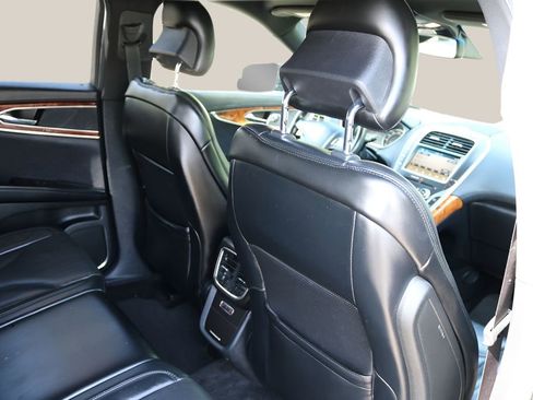 Used 2016 Lincoln MKX Reserve w/ Climate Package FWD image 18