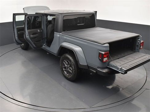 New 2025 Jeep Gladiator Sport image 28