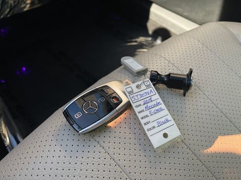 Used 2018 Mercedes-Benz E 300 image 37