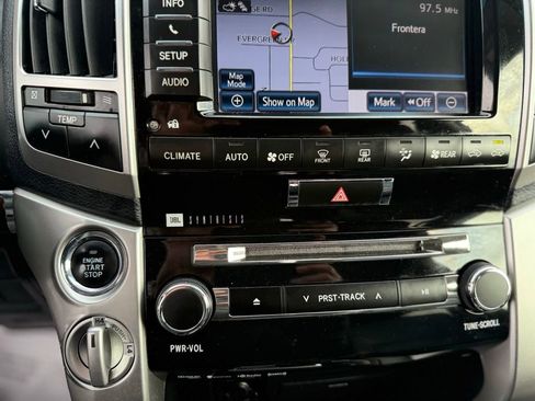 Used 2013 Toyota Land Cruiser image 20