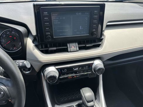 Used 2019 Toyota RAV4 XLE FWD image 16