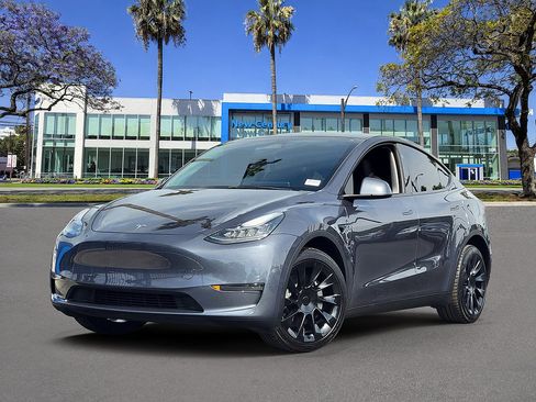 Used 2023 Tesla Model Y Long Range AWD/4WD image 1