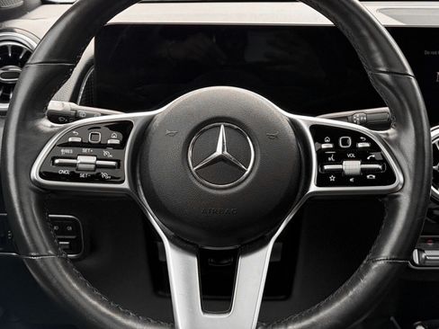 Used 2022 Mercedes-Benz GLB 250 4MATIC image 18