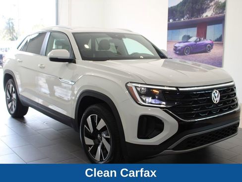 Used 2025 Volkswagen Atlas Cross Sport SE image 2