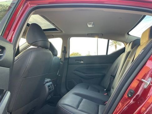 Used 2024 Nissan Altima 2.0 SR image 12