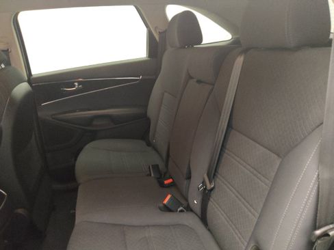 Used 2017 Kia Sorento AWD w/ LX V6 Convenience Package image 18