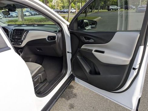 Used 2023 Chevrolet Equinox LS image 36