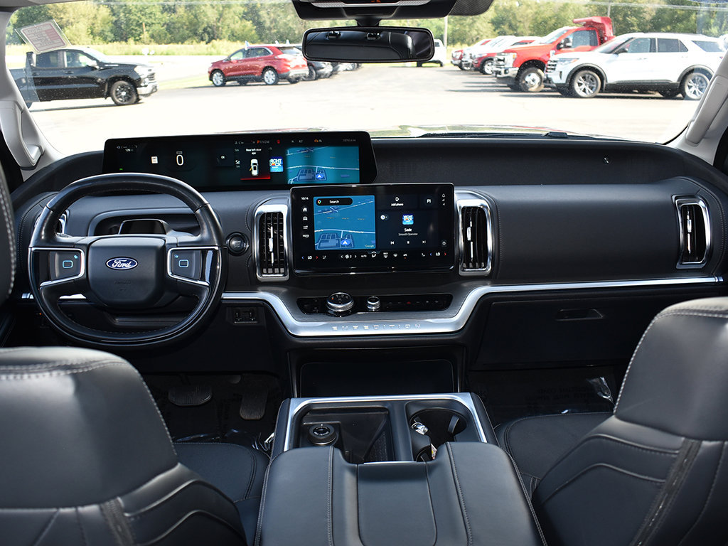 Used 2025 Ford Expedition Platinum AWD/4WD image 4