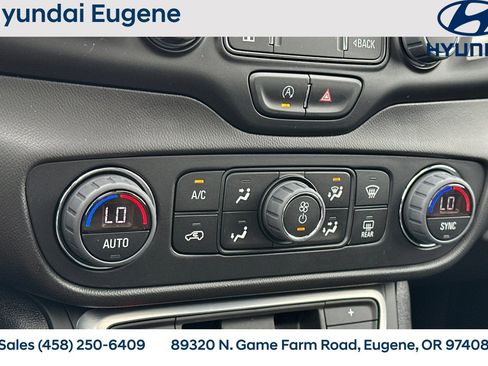 Used 2022 GMC Terrain SLT image 28