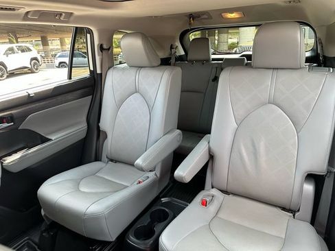 Used 2021 Toyota Highlander Platinum AWD/4WD image 32