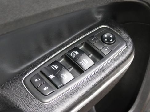 Used 2019 Chrysler 300 Touring w/ Sport Appearance Package image 10