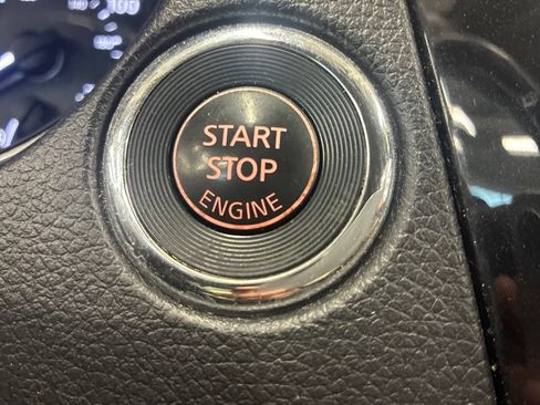 Used 2018 Nissan Rogue SV AWD/4WD image 28