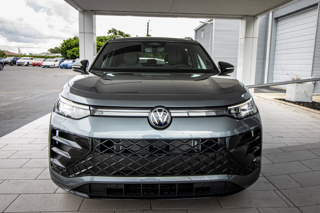 New 2026 Volkswagen Tiguan SE R-Line FWD image 9