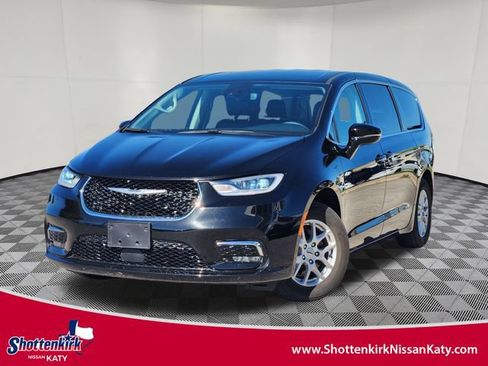 Used 2024 Chrysler Pacifica Touring-L FWD image 1