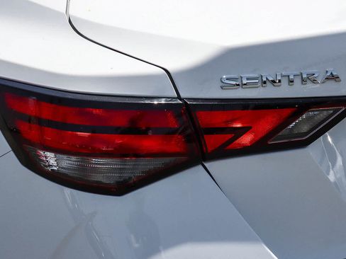 Used 2024 Nissan Sentra S FWD image 11
