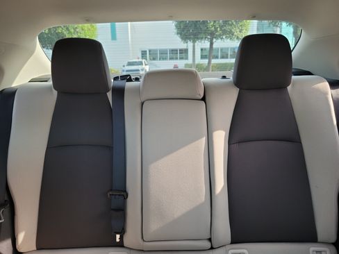 Used 2022 Toyota Corolla LE FWD image 21