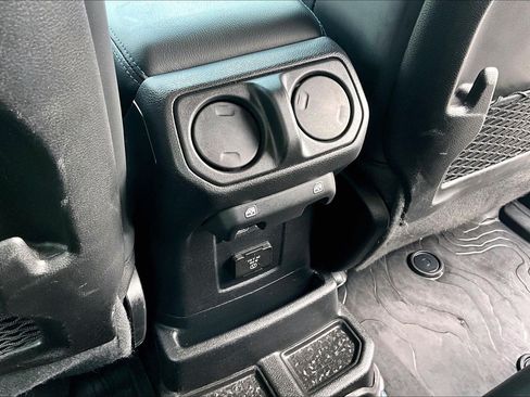 Used 2024 Jeep Wrangler High Altitude AWD/4WD image 33