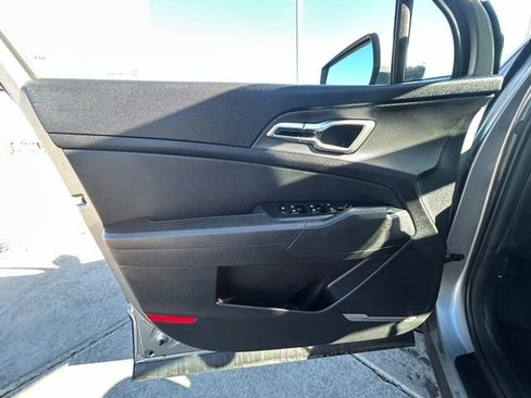 Used 2024 Kia Sportage LX image 20