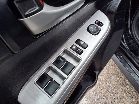 Used 2014 Toyota Camry L image 12