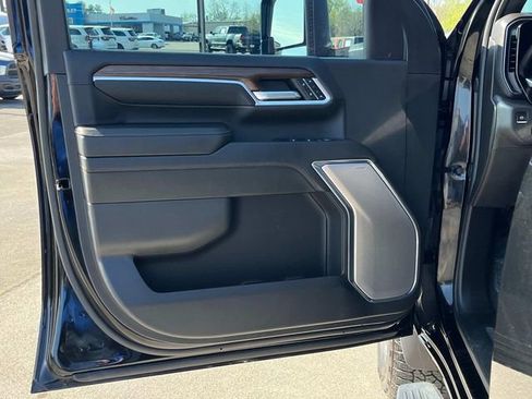 Used 2024 Chevrolet Silverado 2500 High Country w/ Technology Package AWD/4WD image 16