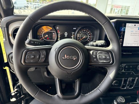 Used 2025 Jeep Wrangler Unlimited Sport AWD/4WD image 17