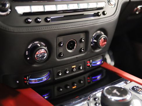 Used 2016 Rolls-Royce Wraith RWD image 29