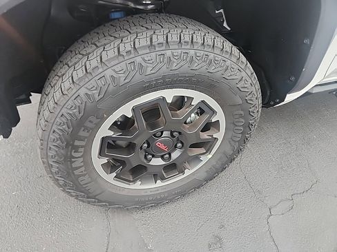 Used 2026 Toyota Tacoma SR5 image 9