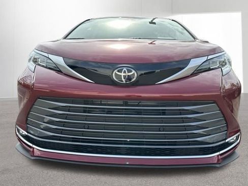 Used 2026 Toyota Sienna Limited FWD image 16